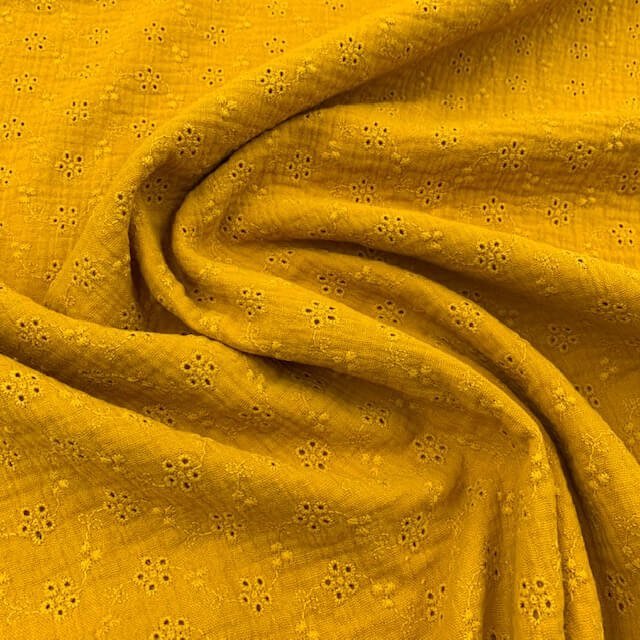 Gaze-Dupla-Bordado-Ingles-Amarelo-a-2.jpg Musselina Bordado Inglês – Amarelo