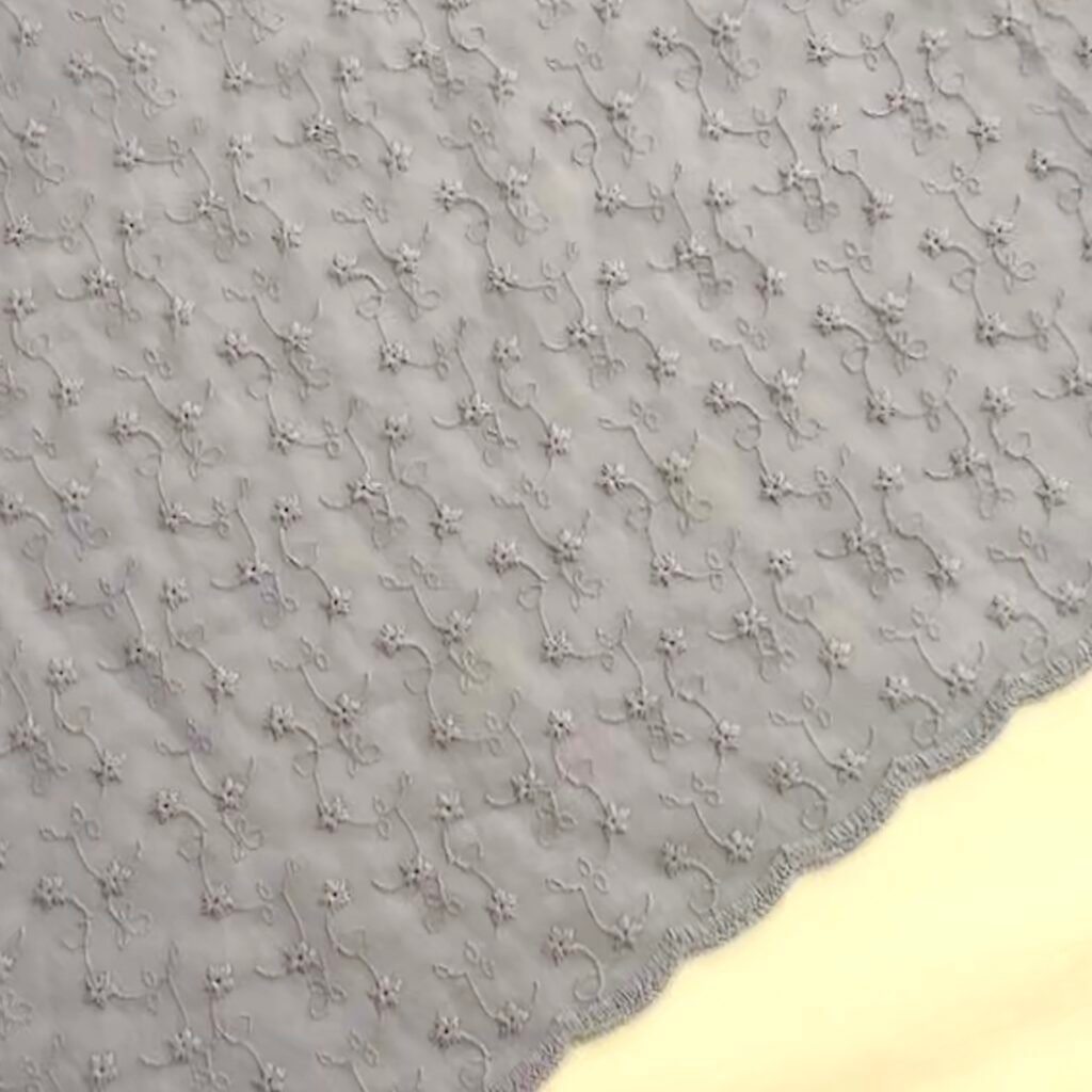 Tecido Bordado Ingles Lilas c Violet Fabrics