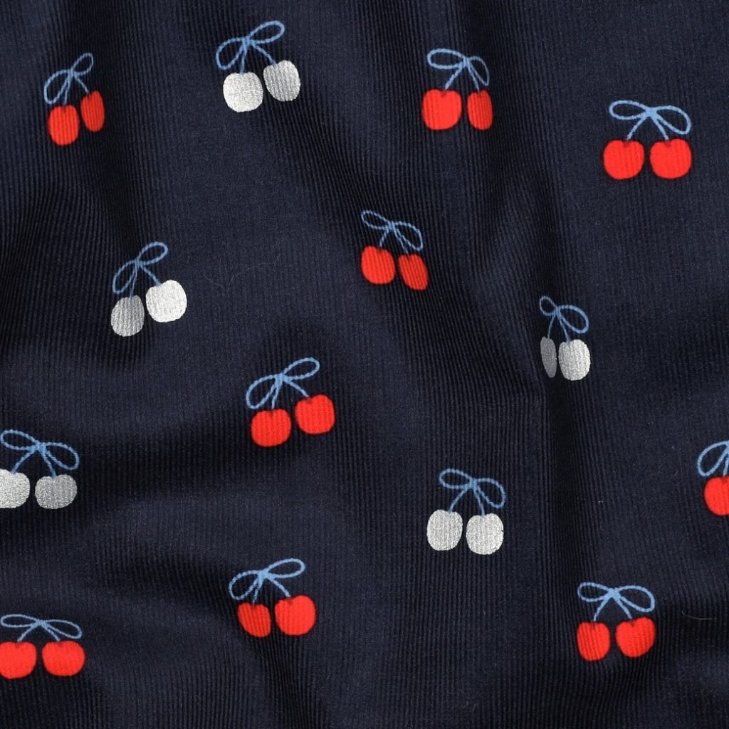 Tecido Bombazine Cerejas Azul Marinho 2 Violet Fabrics